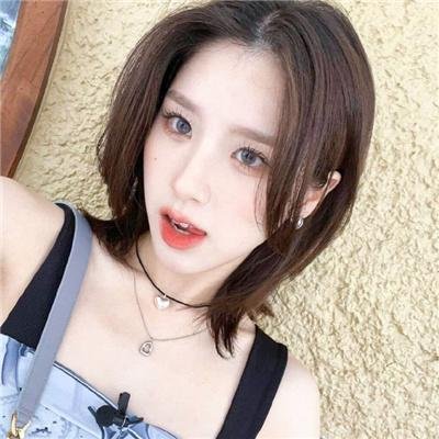 滑板车男孩